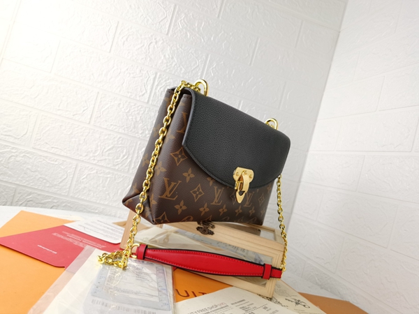 ルイヴィトンバッグ側面デザイン